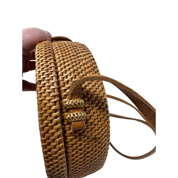 Round Woven Rattan Crossbody Bag With Leather Strap & Snap Closure - Picture 4 of 8
